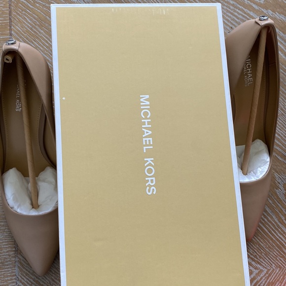 Michael Kors Dorothy Flex Pump Dark Khaki - Picture 3 of 3